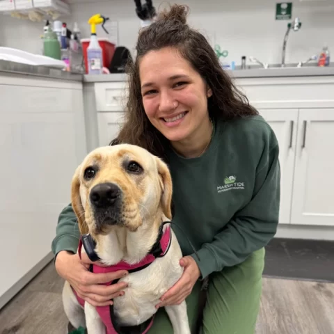 Lauren-OShaughnessy-Veterinary-Technician-poses-with-Lab-canine